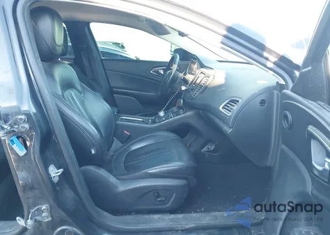 2016 Chrysler 200 Limited Platinum z USA, uszkodzony, nr VIN 1C3CCCAB7GN185123